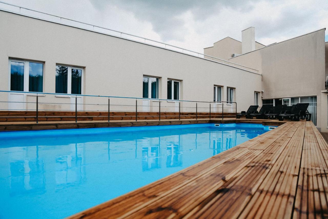 Hotel Vesiroos Pärnu Kültér fotó